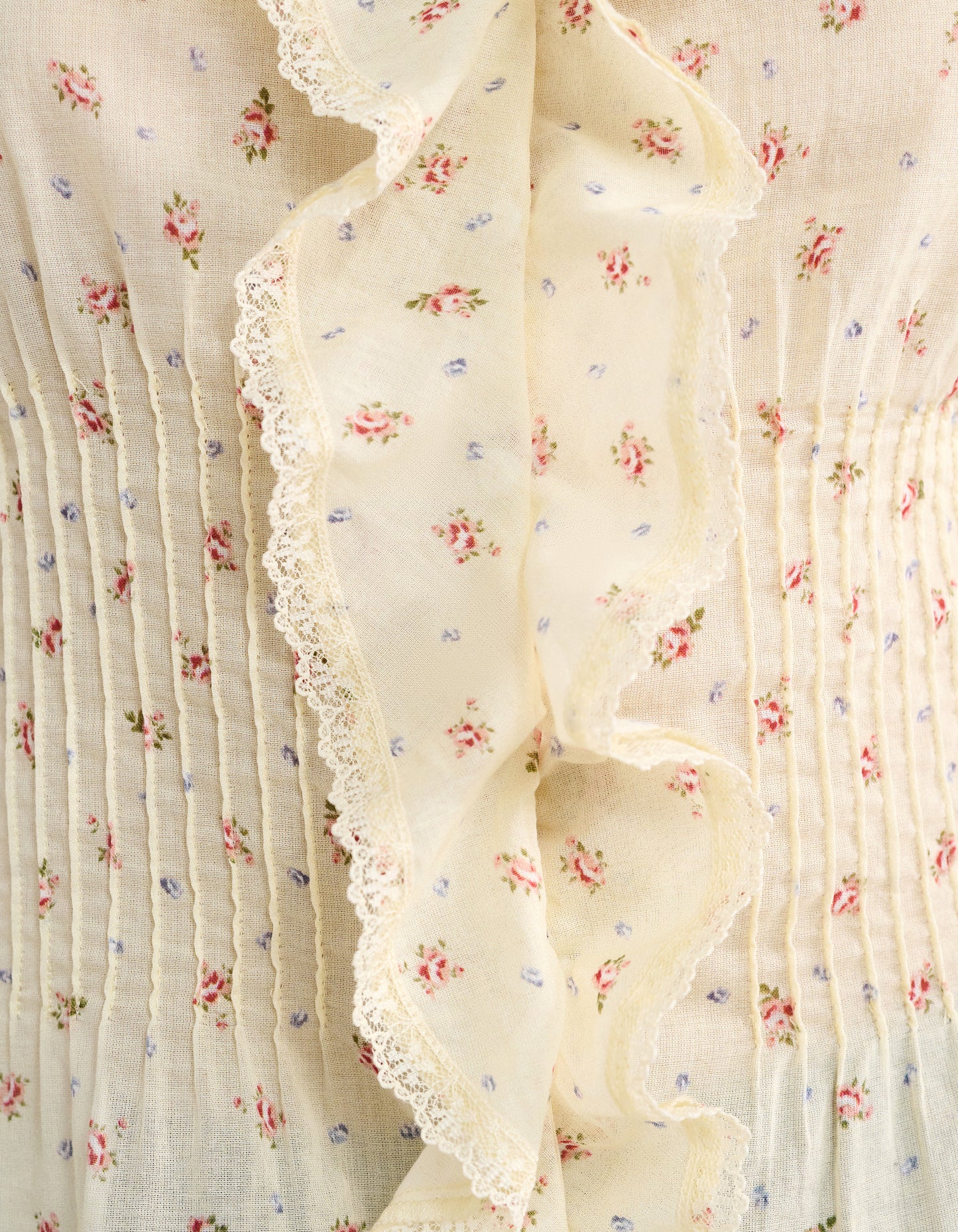 Dainty floral Print with lace trim