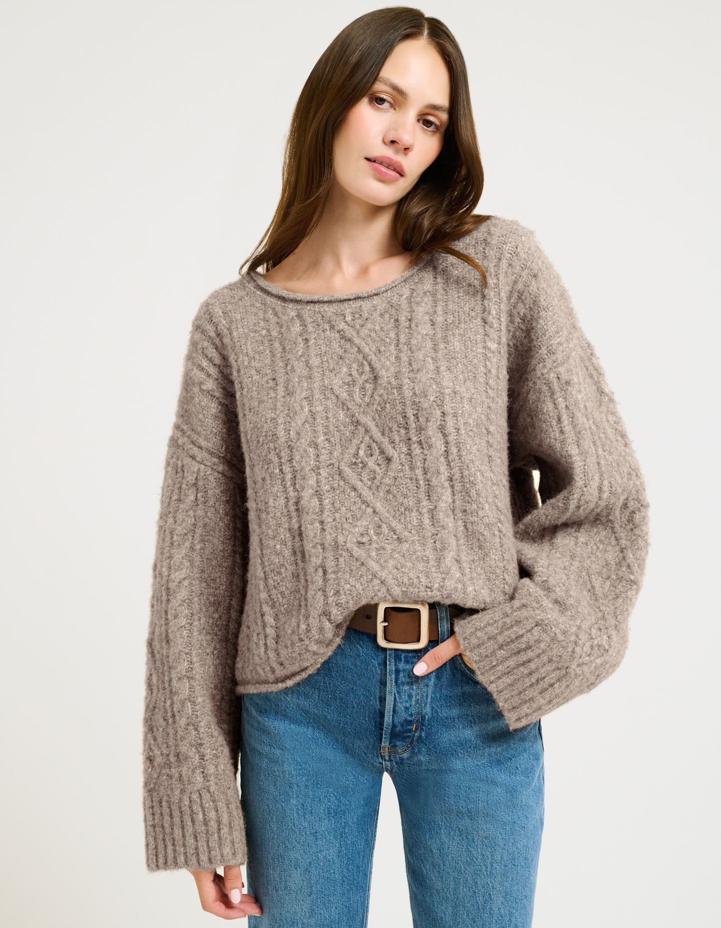 Boxy cropped fit Crew neck
Variegated cable knit Sweater