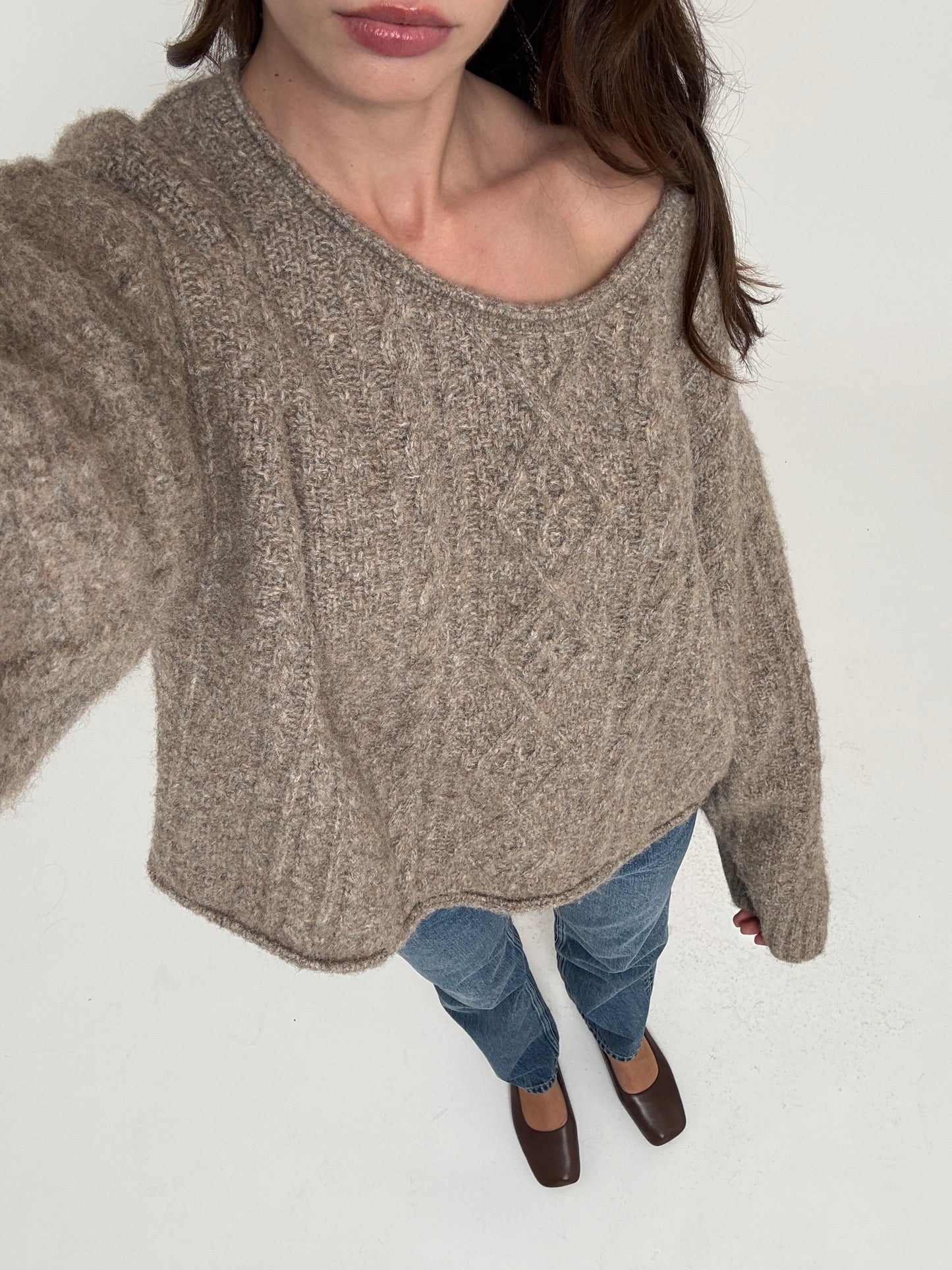 Boxy cropped fit, Crew neck Sweater