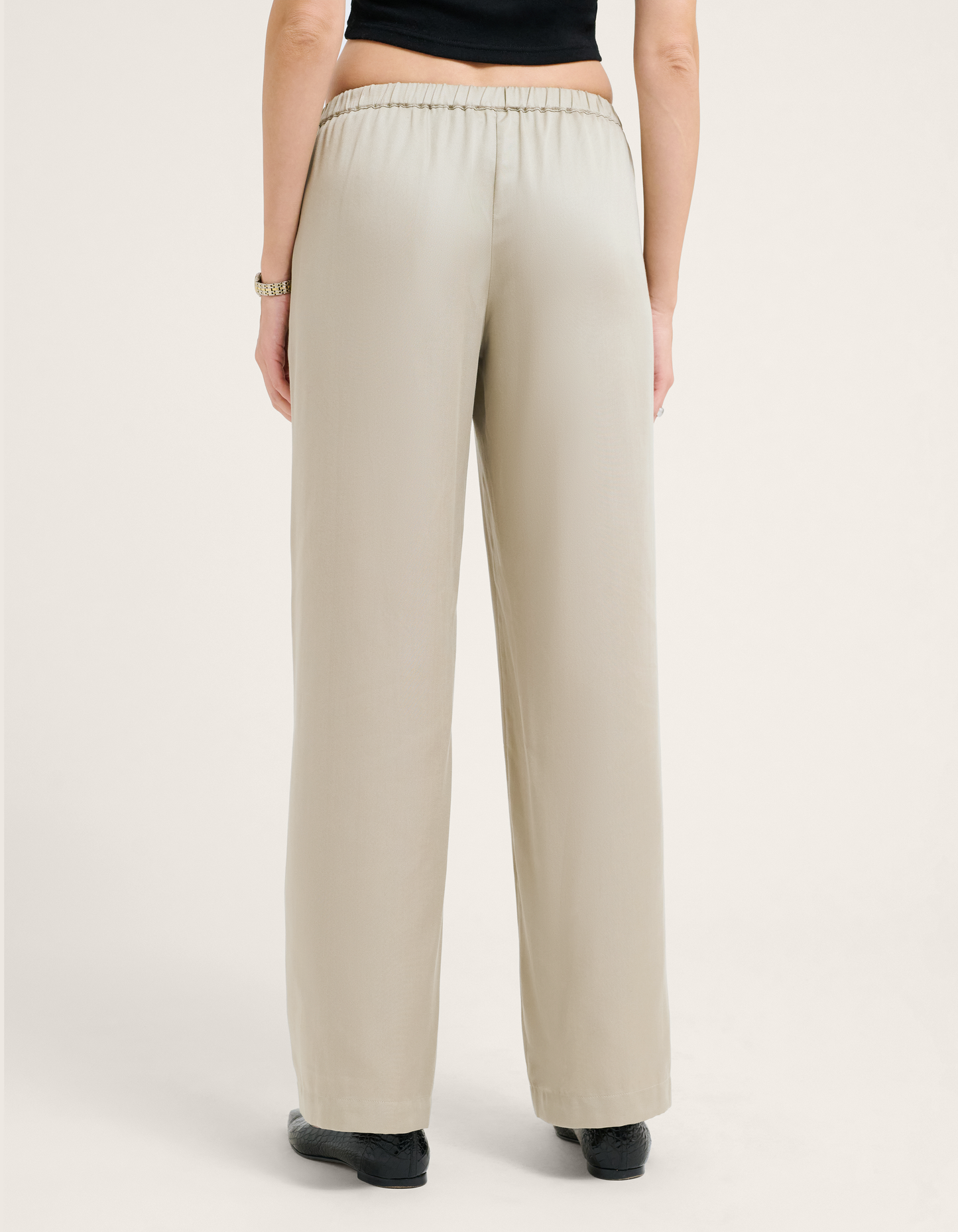 Elastic Waistband, Mid riseTaupe Pants with Side pockets