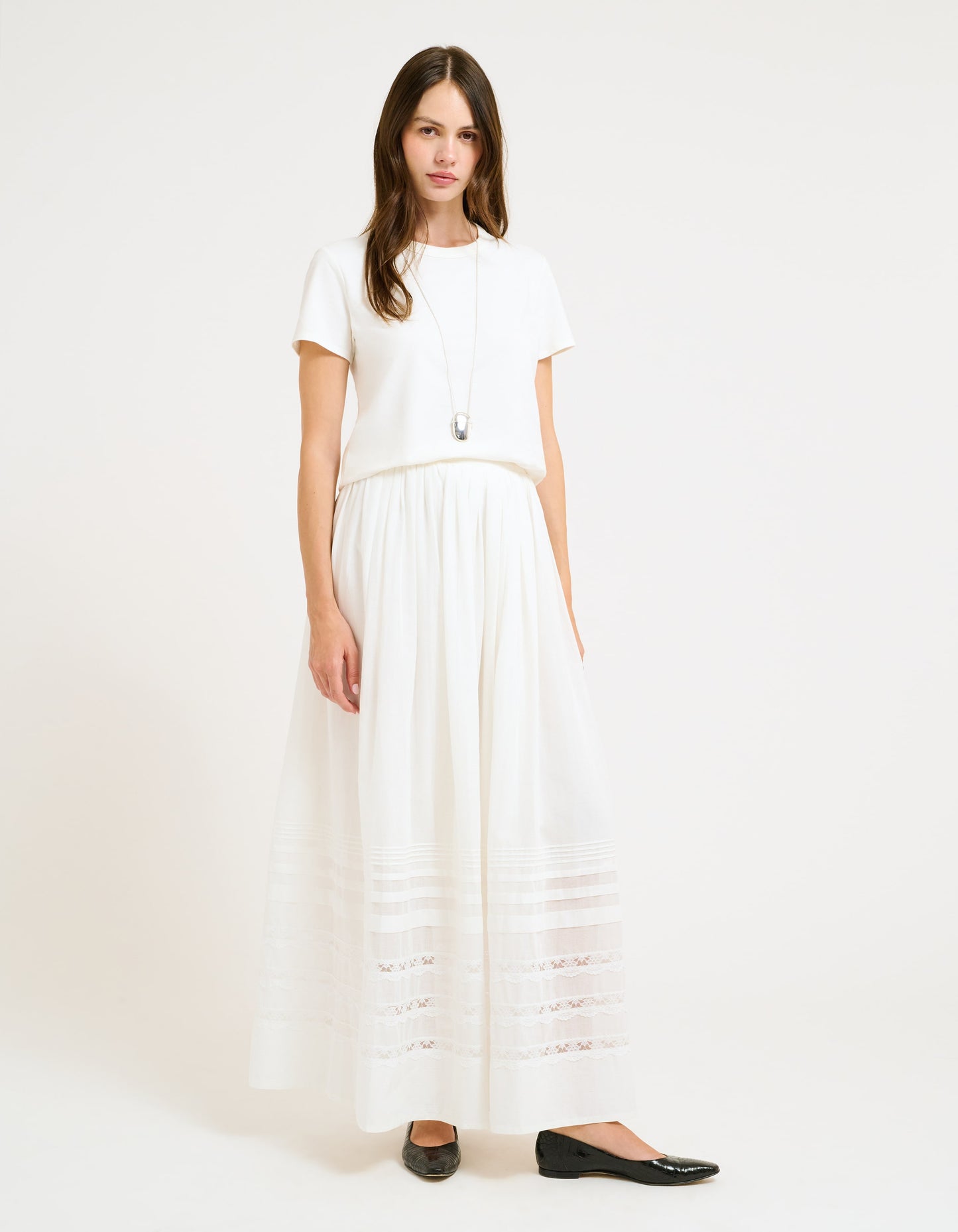 Maxi Skirt with airy cotton voile with pintuck and lace detailing below the knee.
Fully lined