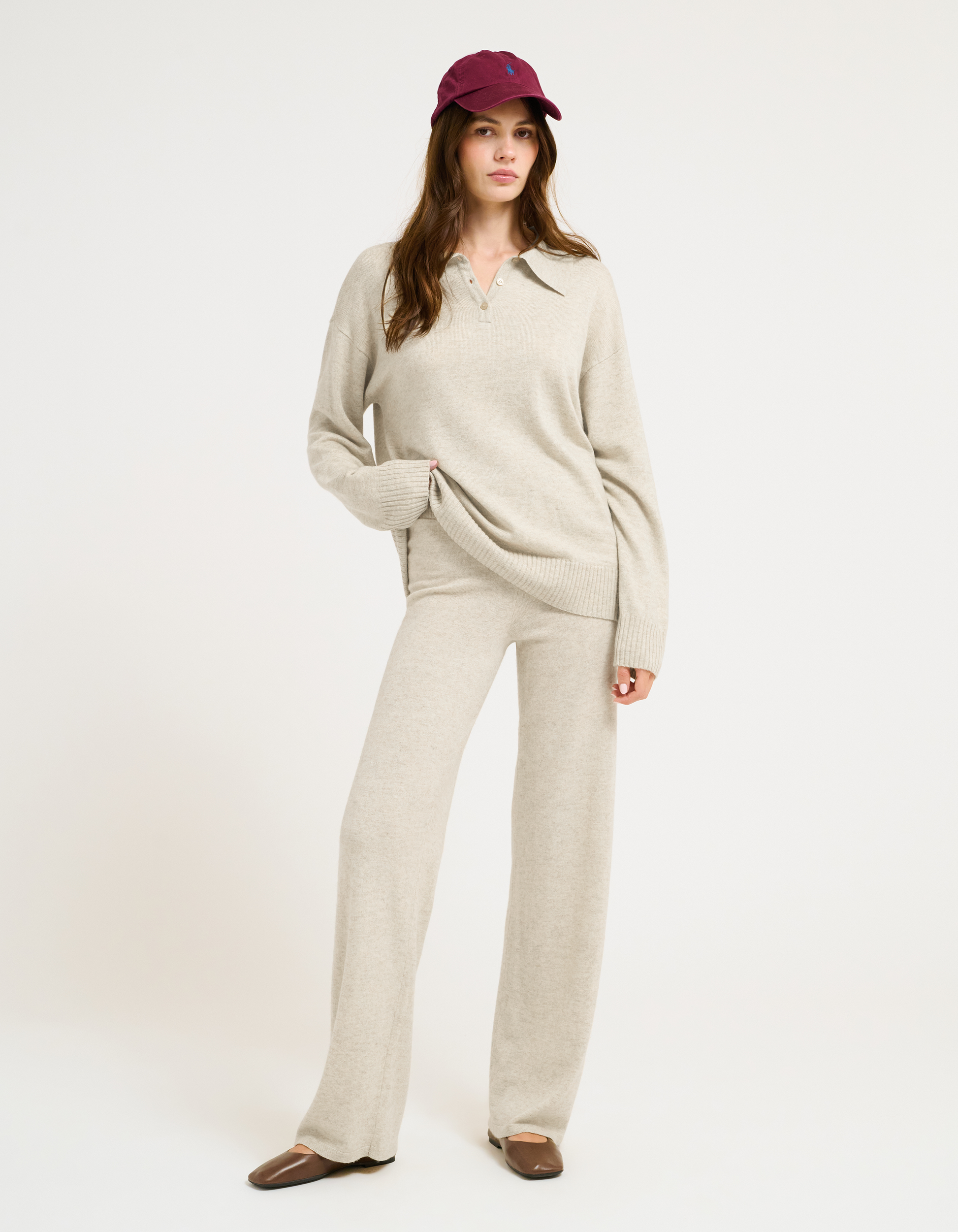 Elastic waistband Mid rise Straight leg Pant