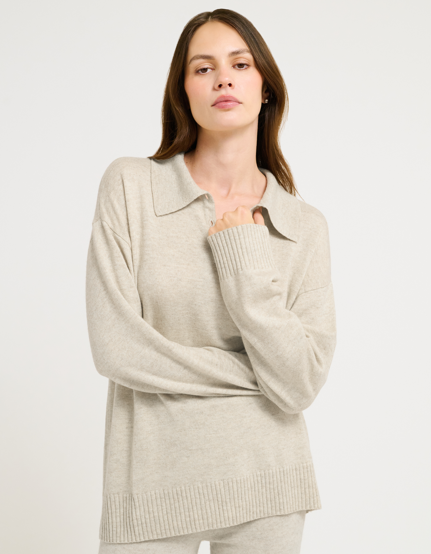 Sweater knit
Henley collar neckline
Dropped shoulder
Baggy fit Sweater