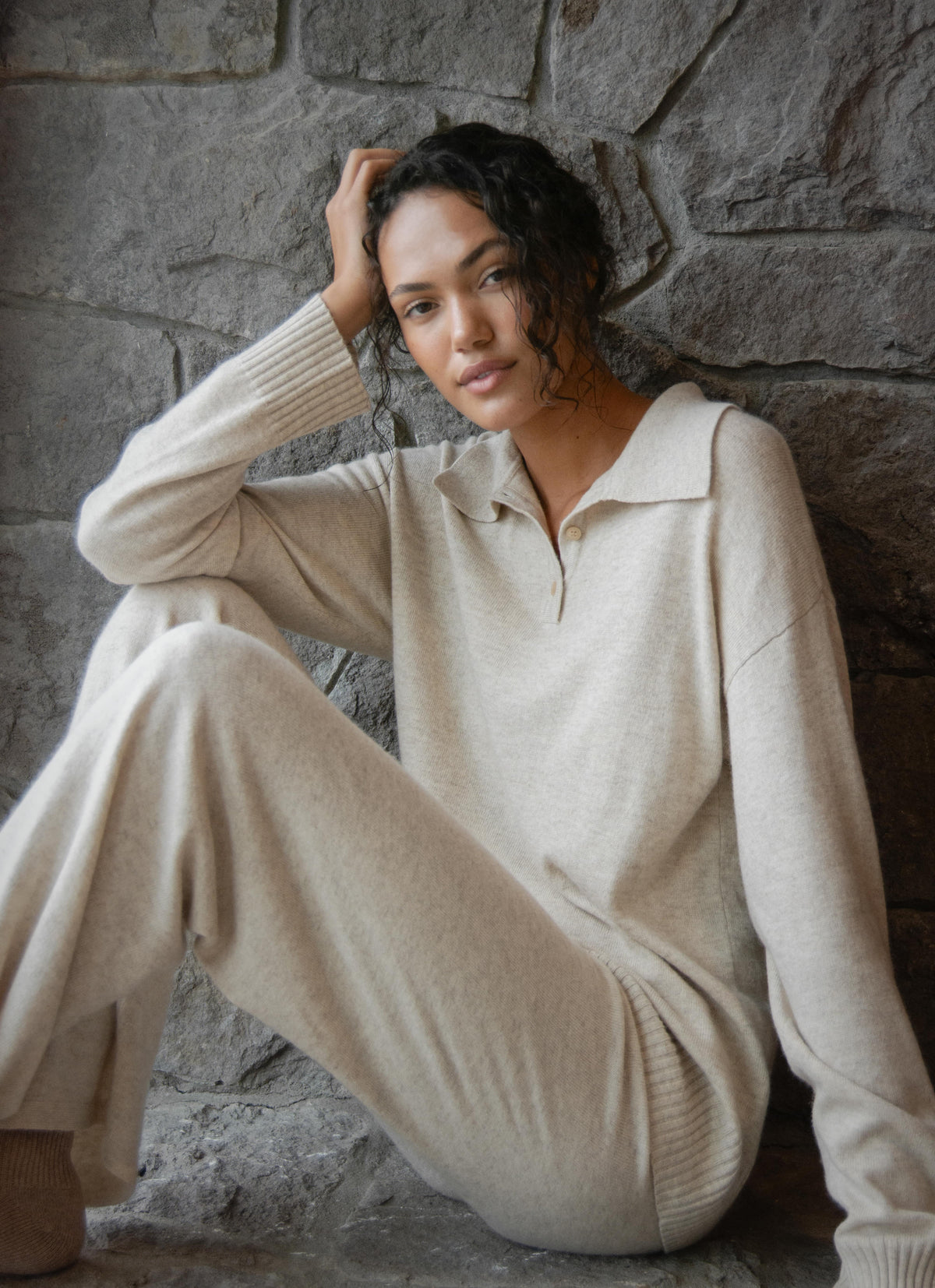 Elastic waistband Mid rise Straight leg Pant