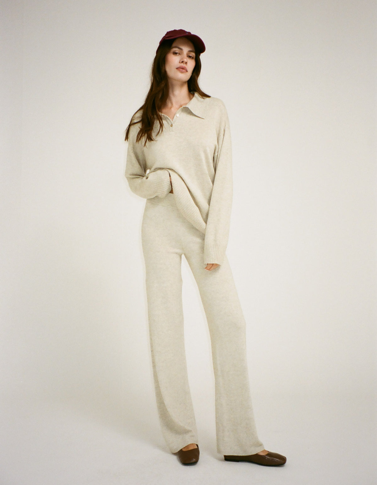 Elastic waistband Mid rise Straight leg Pant