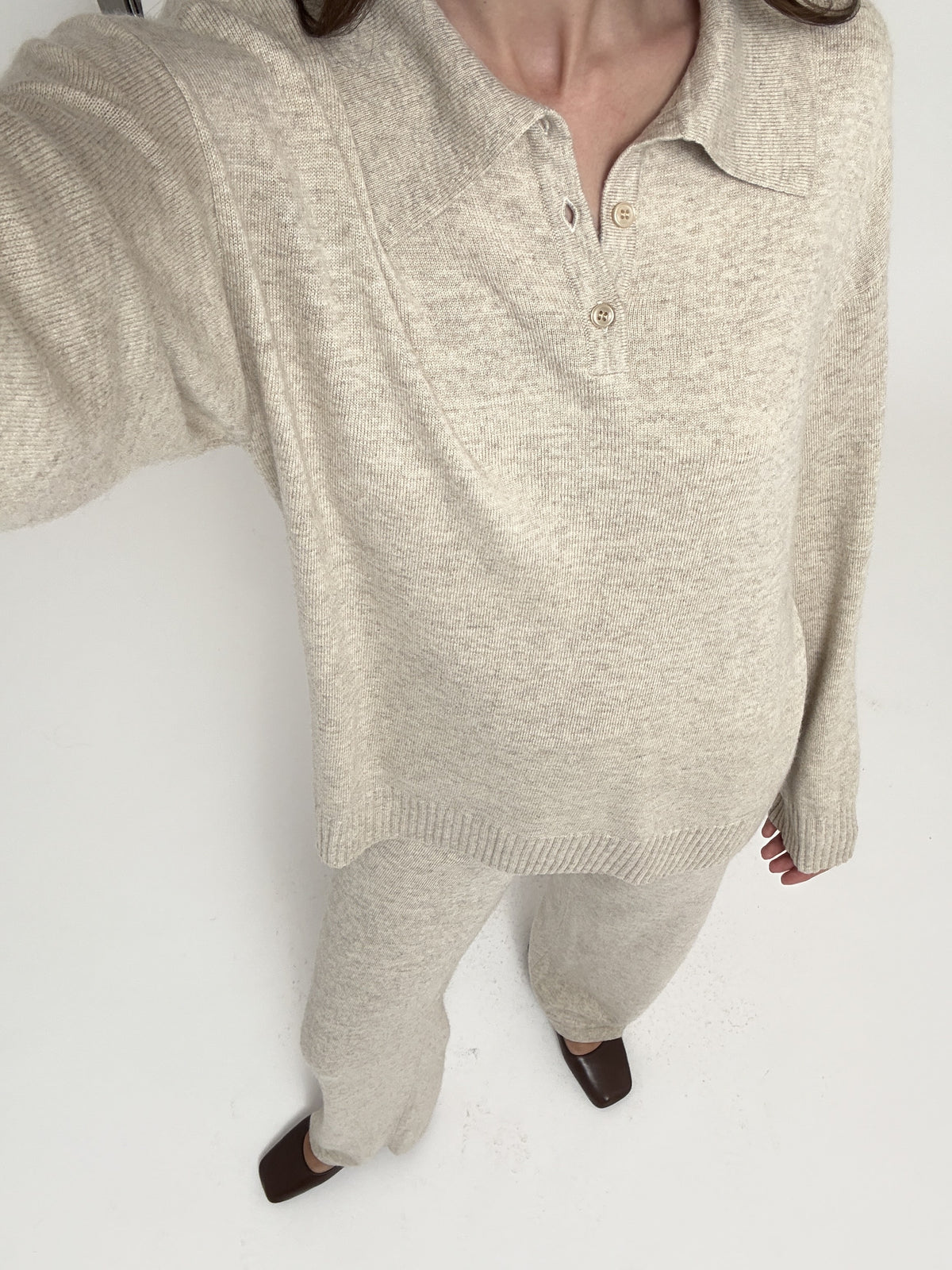 Sweater knit
Henley collar neckline
Dropped shoulder
Baggy fit Sweater