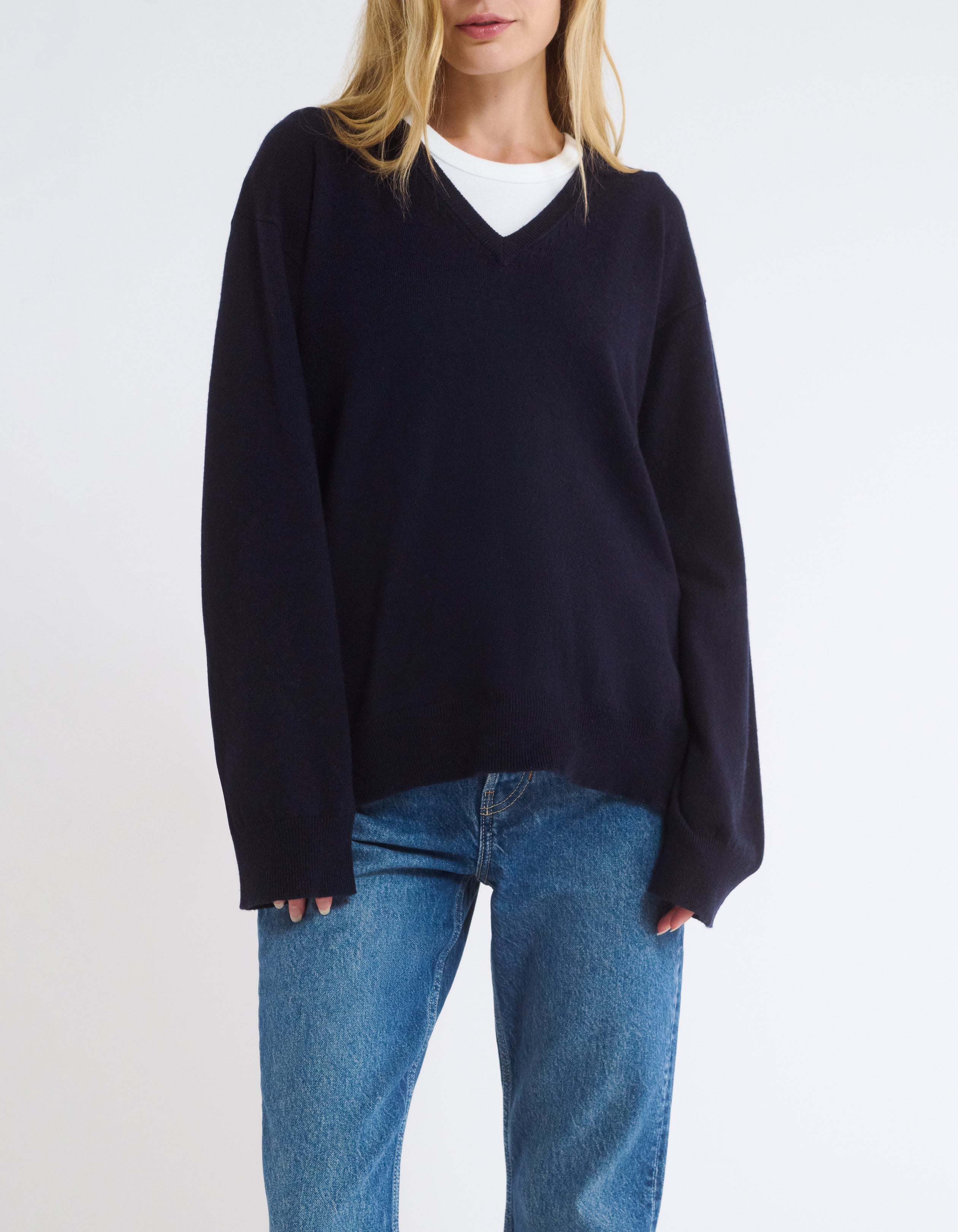 トップス Sillage V NECK WIDE THREE D KNIT NAVY Vail V-Neck Sweater in Navy | Shop Women's Knitwear – Rumored