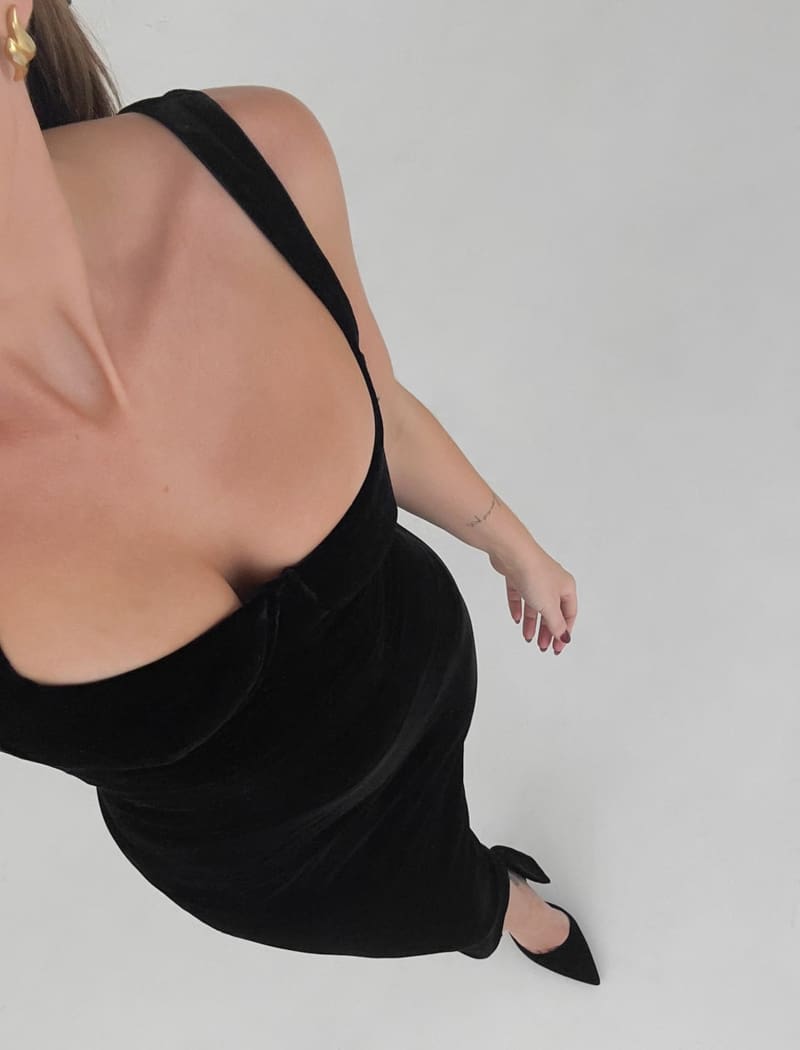Runway Midi Dress | Black Velvet - Midi Dress