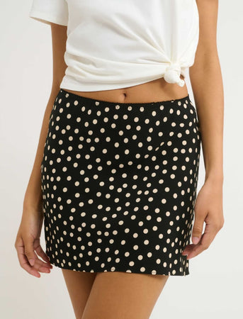 silhouette-mini-skirt-ditsy-